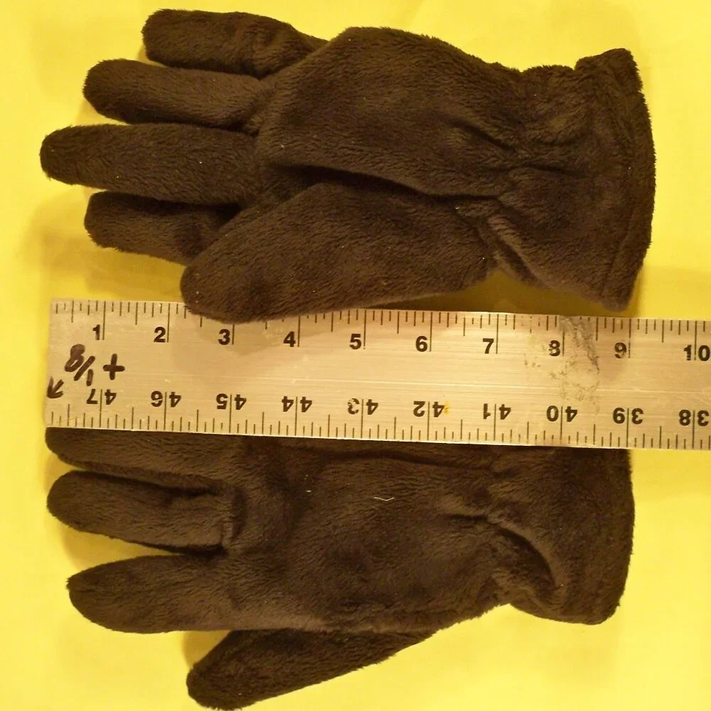 Assorted *Gloves, Mittens, Scarfs, Toboggan/Hat